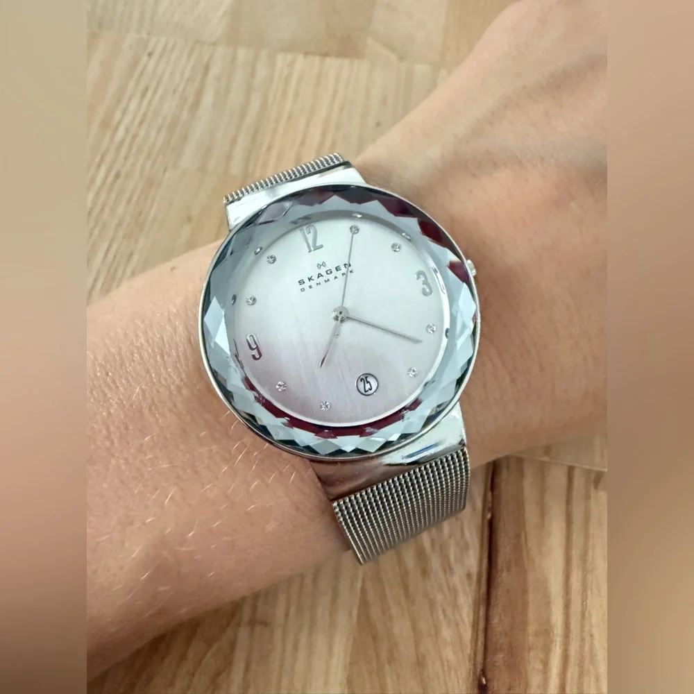 Skagen ladies steel Leonora faceted glass watch NEW BATTERY